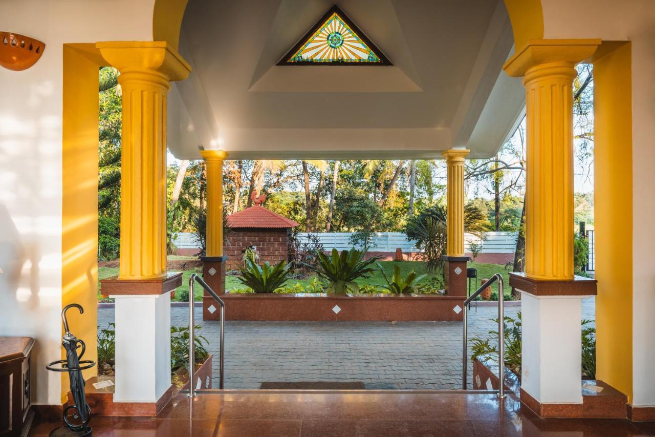 Coconut Grove Beach Resort Kolva Kültér fotó